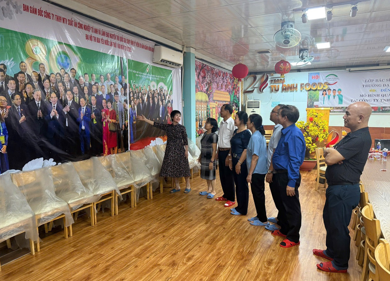 VINAFOSA làm việc với Công ty Tú Anh tại TP.HCM về suất ăn công nghiệp và an toàn thực phẩm