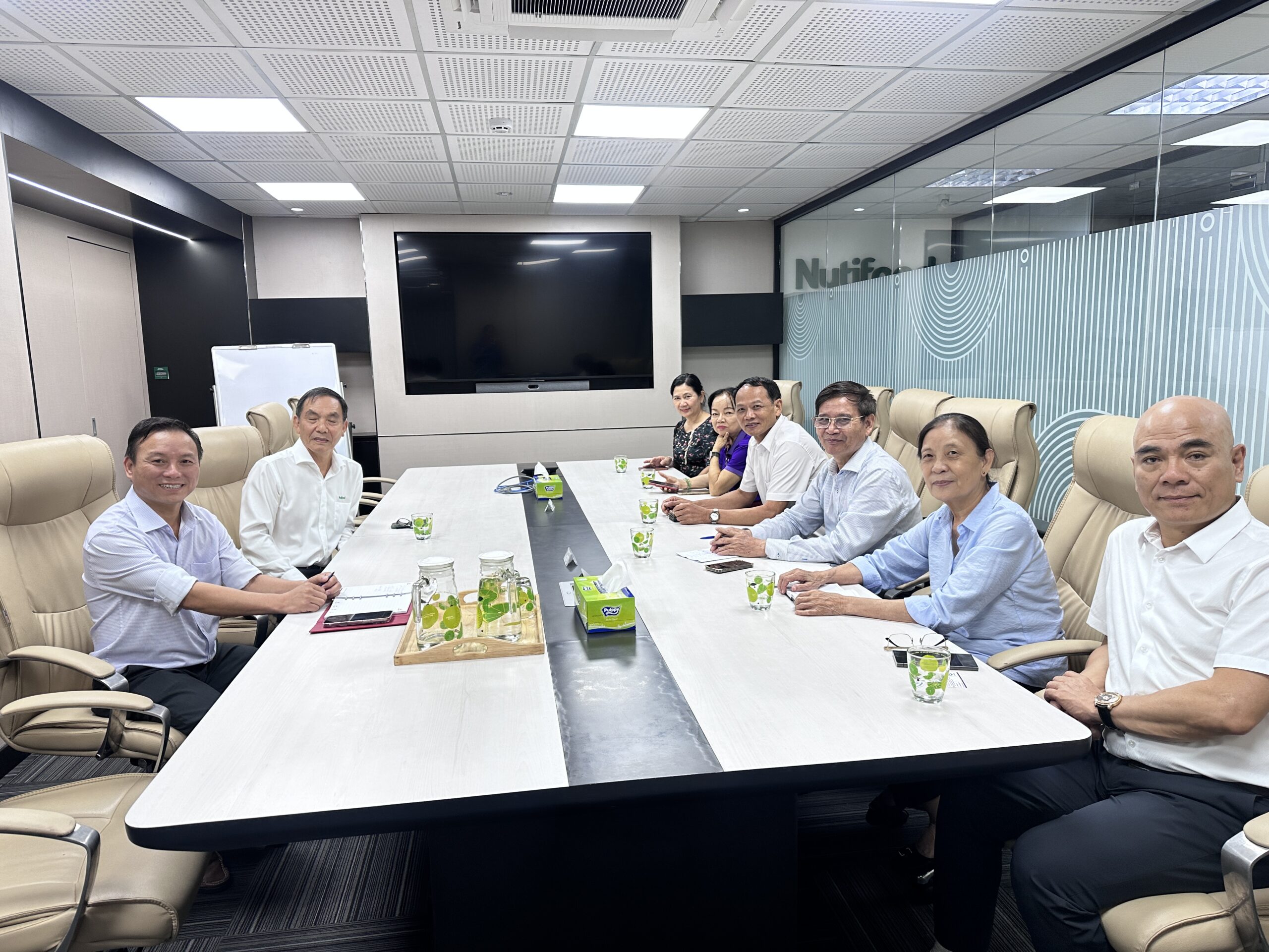 Quang cảnh buổi làm việc giữa VINAFOSA và Nutifood với các nội dung trao đổi liên quan đến dinh dưỡng, chất lượng và an toàn thực phẩm