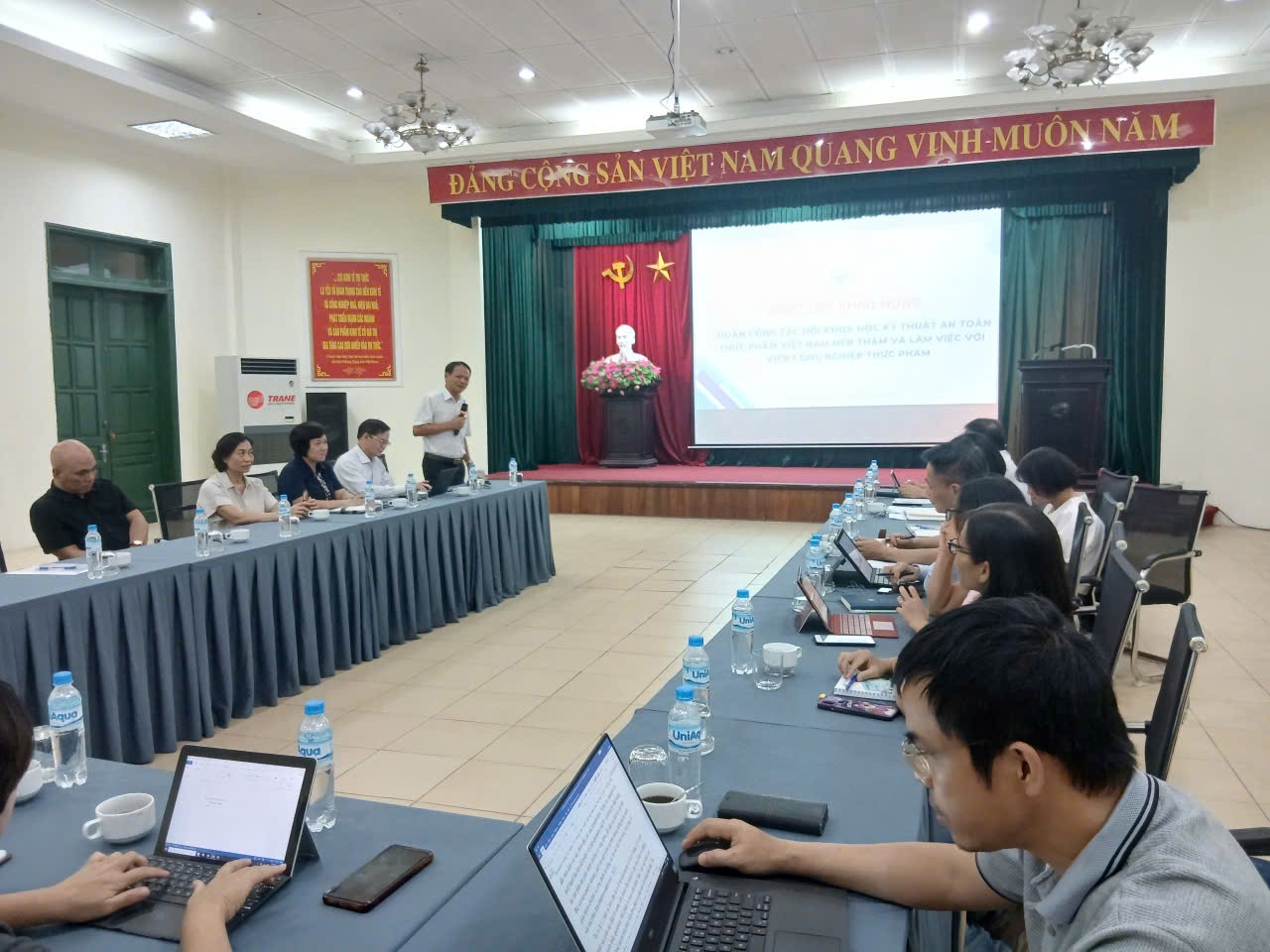 Toàn cảnh buổi gặp gỡ giữa VINAFOSA và FIRI tại Hà Nội.